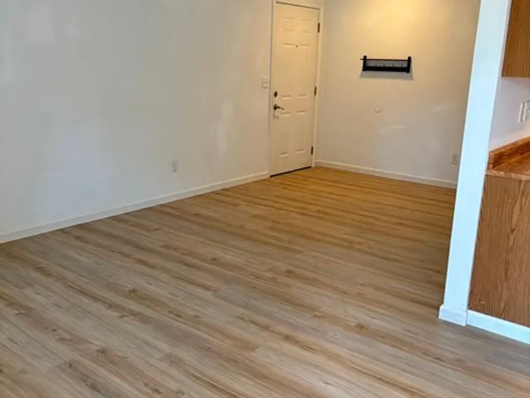 754 W Oregon Ave — Photo 2