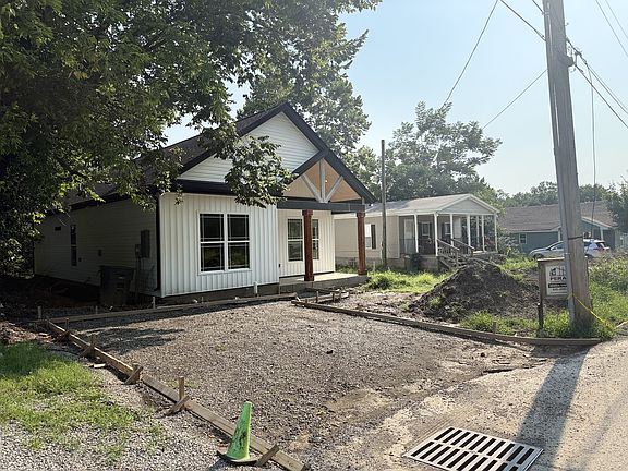 2nd image of 534 20th Ave W
