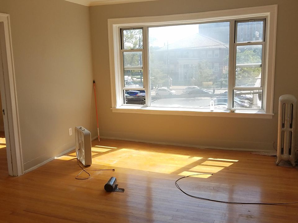 1st image of 5217 N Sawyer Ave #2