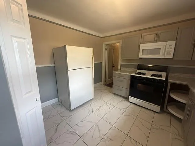 1636 Music St — Photo 15