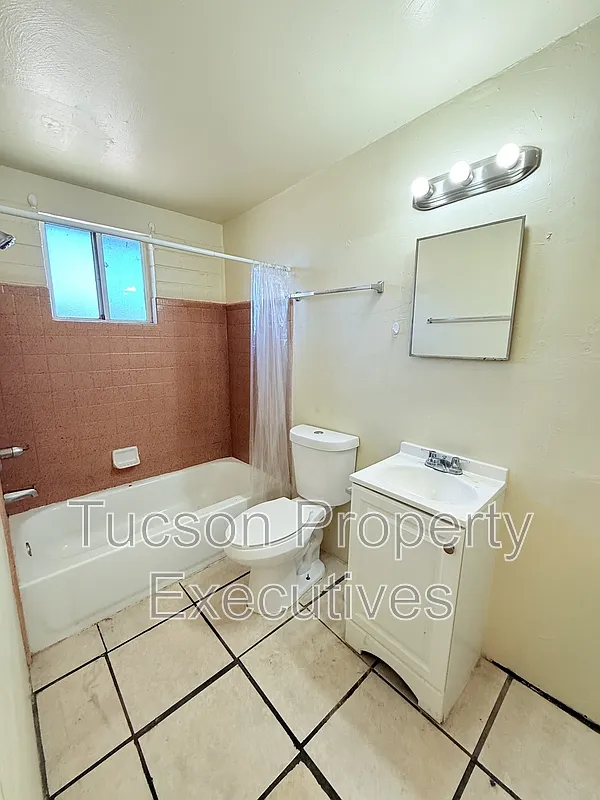 Studio, 1.0 bath, 350 sqft, $700 — Photo 4