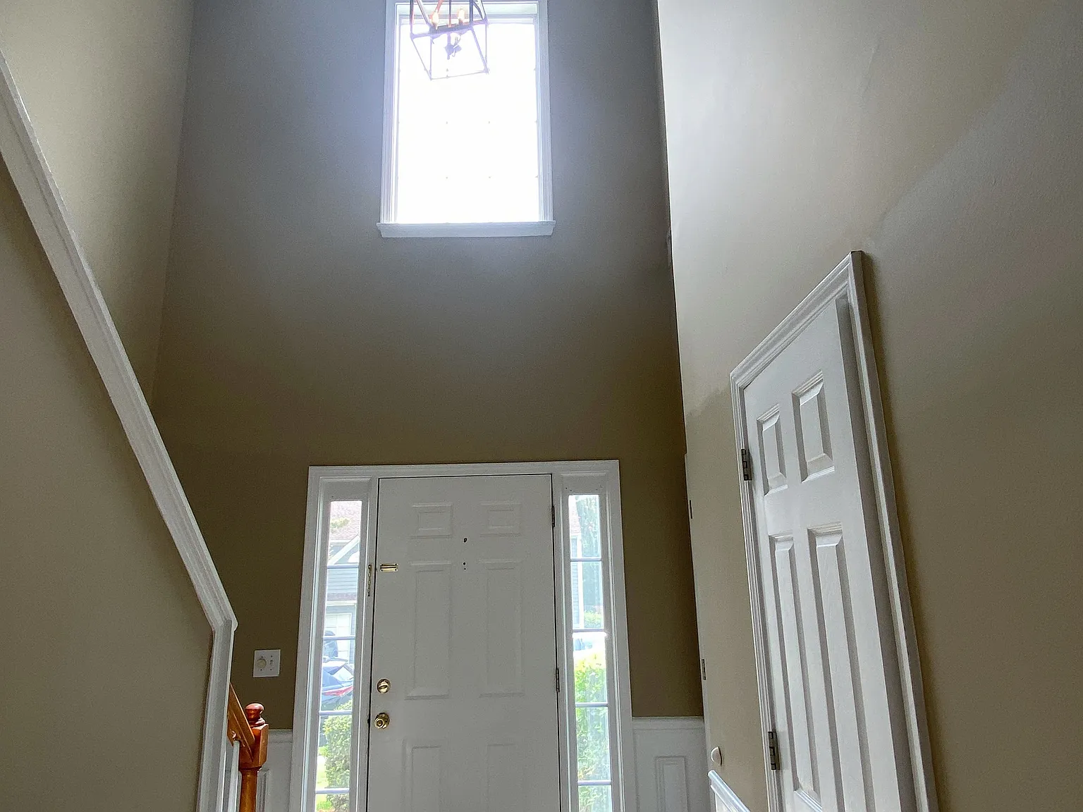 3 bed, 2.5 bath, 2140 sqft, $2,298 — Photo 2