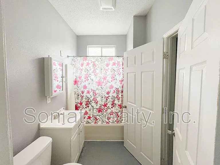 1726 Mandeville St — Photo 4