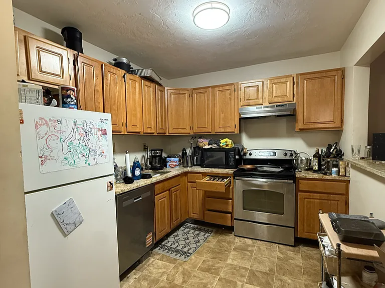 587 Beacon St #B — Photo 1