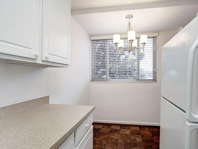 Hill House Apartments — Photo 11