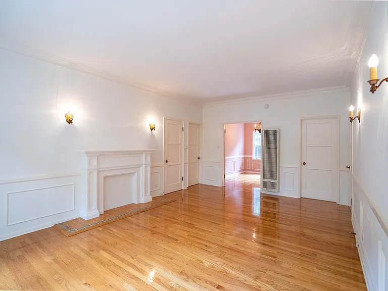 1324 N Alta Vista Blvd #4 — Photo 2
