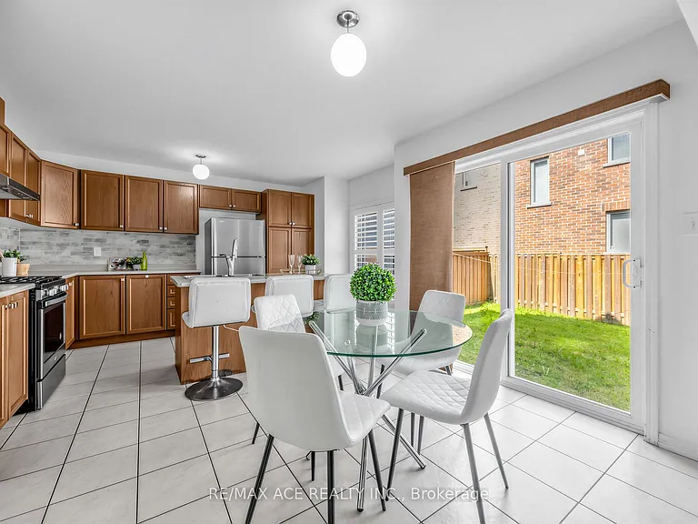 35 Turnerbury Ave — Photo 9