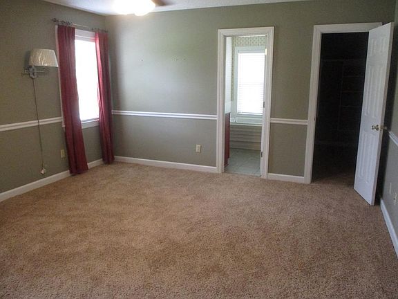 3rd image of 104 Barry Ln