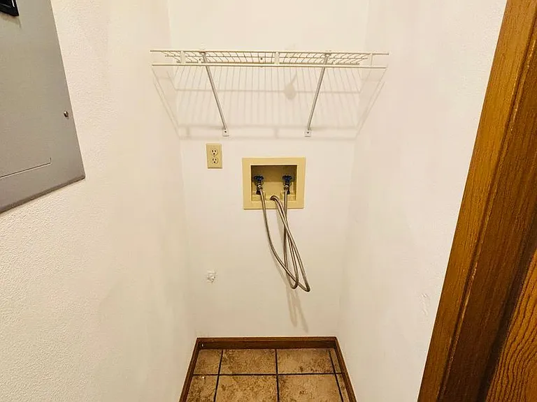 Shadow Ridge Apartments — Photo 33