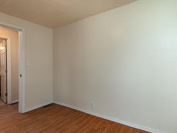 5th image of 523 Belmont Ave