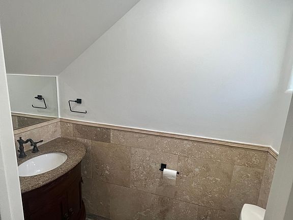 3rd image of 5724 Satsuma Ave #1