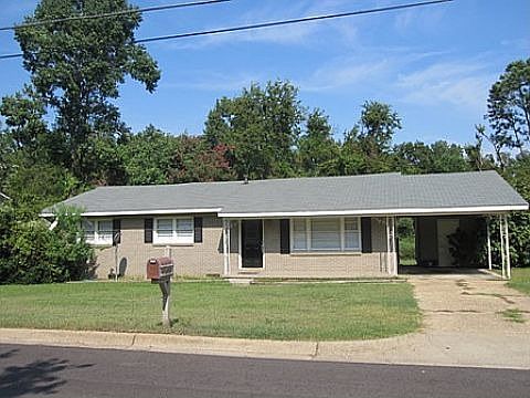 1st image of 2806 Camellia Dr