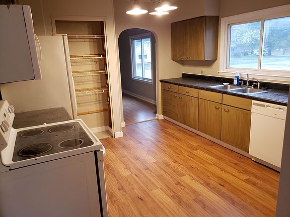 2nd image of 1717 Hicks Dr