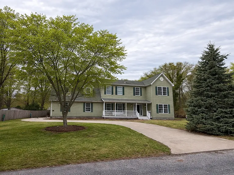 10 Coolidge Rd — Photo 1
