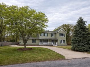 10 Coolidge Rd, Hampton Bays, NY 11946