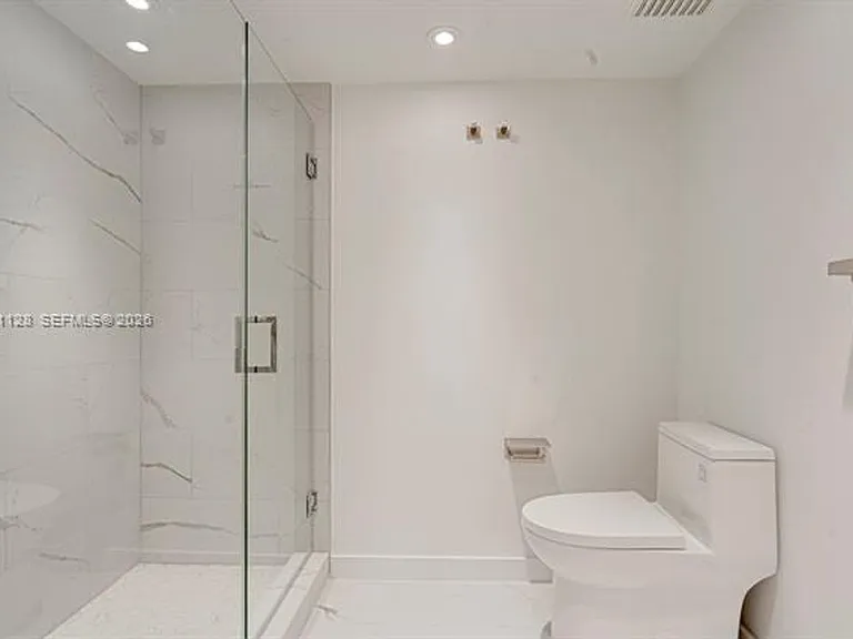 1 Alhambra Cir #601 — Photo 24