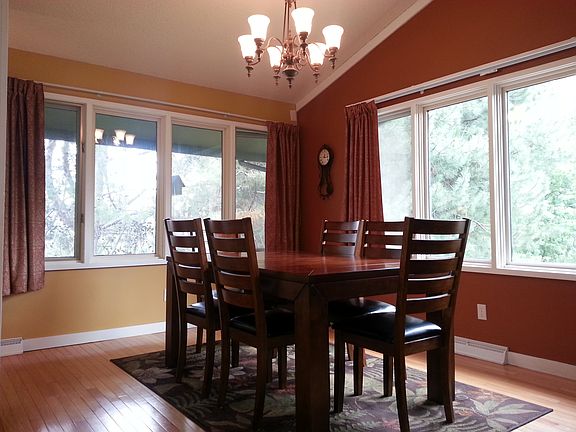 4th image of 825 SE Meadow Vale Dr