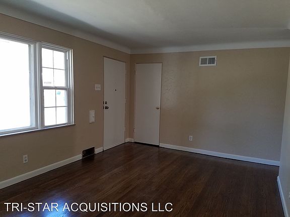 3rd image of 9962 Northampton Dr