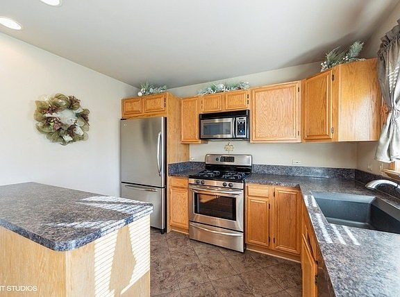 5th image of 113 W Honeysuckle Dr
