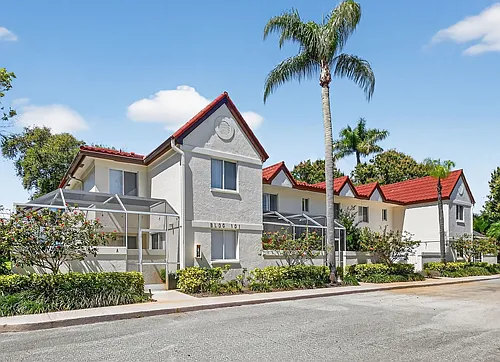 101 Half Moon Cir #B Photo 1