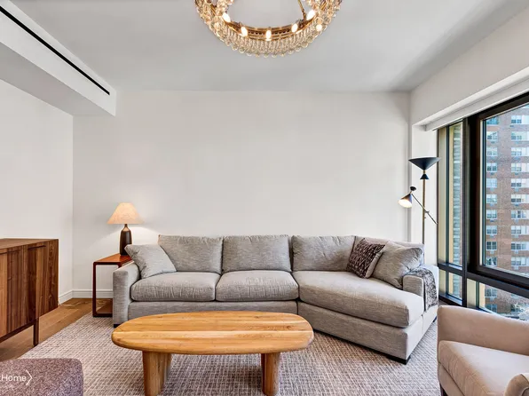 200 East 21st Street image 3 of 48