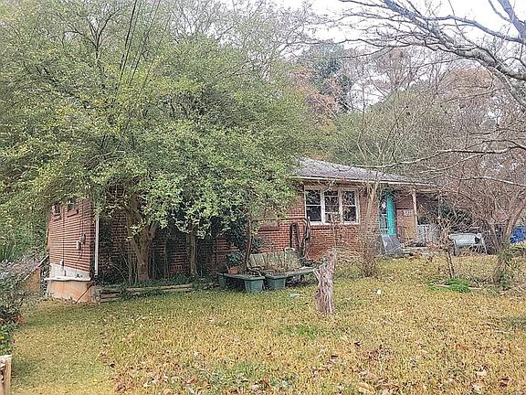 3rd image of 2823 Delowe Dr
