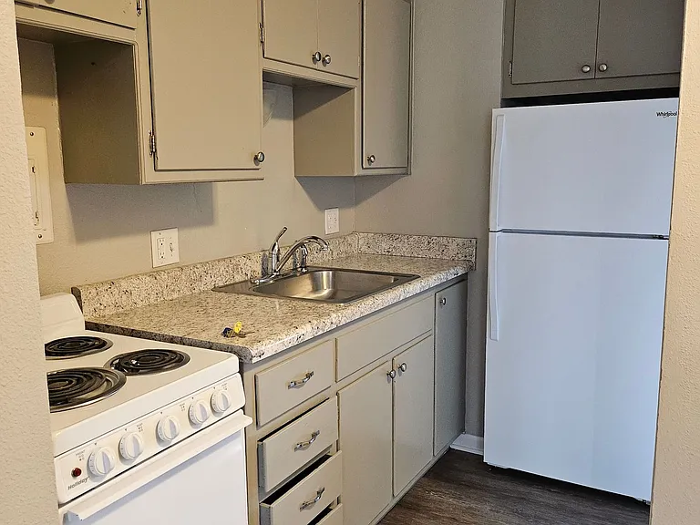 Heritage Apartments — Photo 3