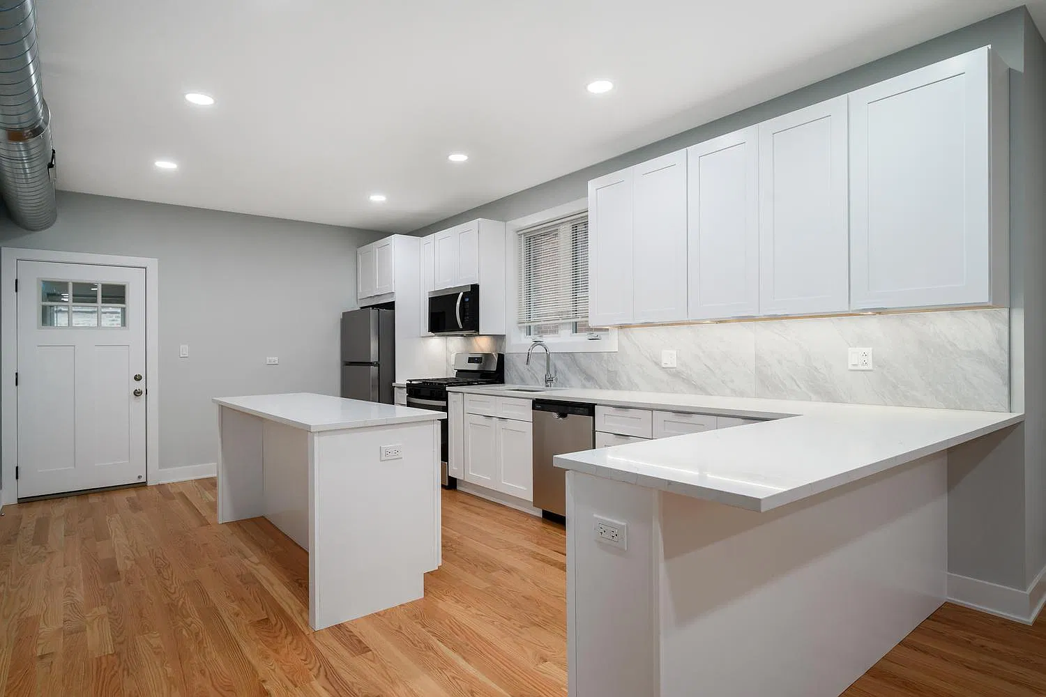 3942 N Bell Ave — Photo 3