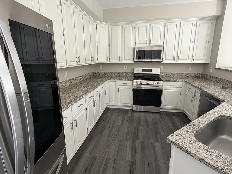Kitchen (new appliances as of 2022)