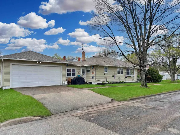 902 E Broadway St, Prairie Du Chien, WI 53821