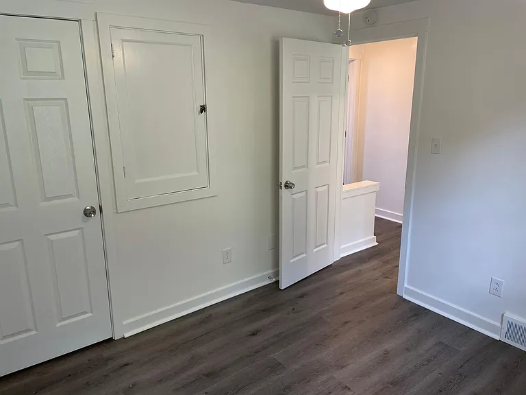 1114 Center Ave — Photo 10