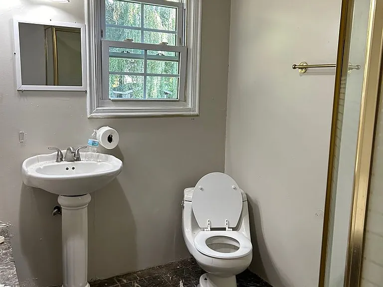 122 W Florence Ave — Photo 24