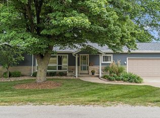 1496 N Terrace Hills Rd, Kendallville, IN 46755