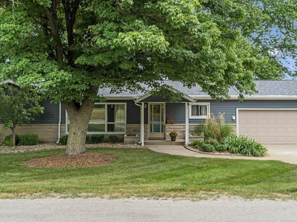 1496 N Terrace Hills Rd, Kendallville, IN 46755