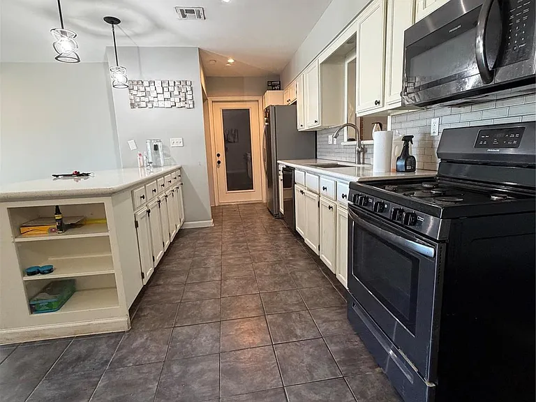 2806 Pine St — Photo 15
