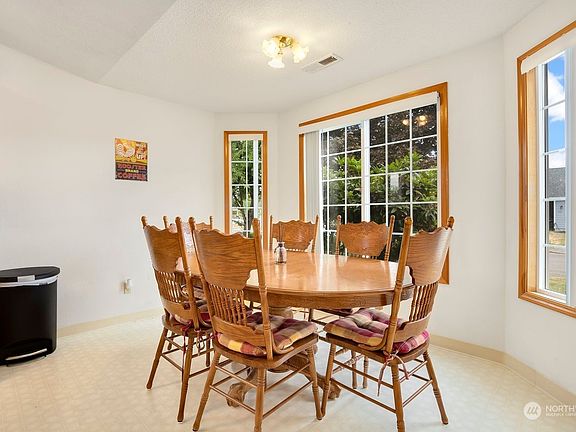 5th image of 4400 NE 161st Avenue