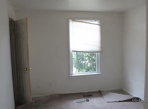 3rd image of 3835 S Park Ave