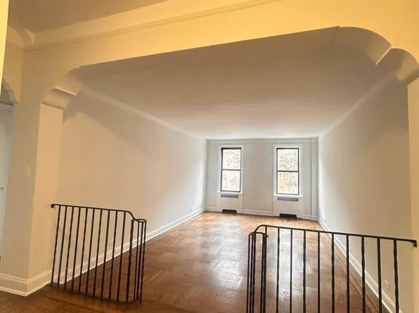 4580 Broadway image 1 of 14