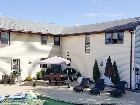 2nd image of 237 Oakwood Ave