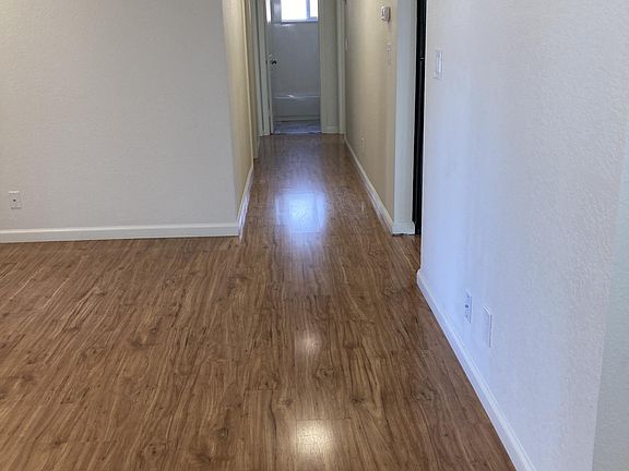 Hallway to bedrooms from Livingroom