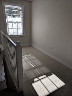 Cute little house wirths 3 bedroomUpstairs office space on landing