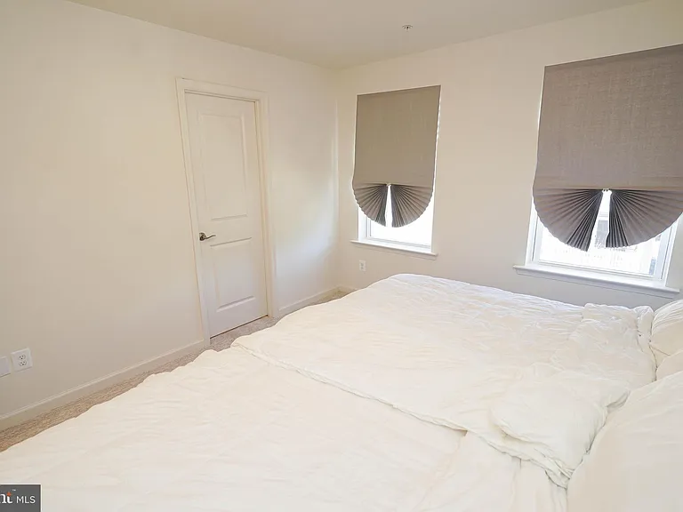 414 Waterfield Ct — Photo 37