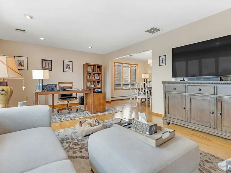 245 Wilson Ave — Photo 8