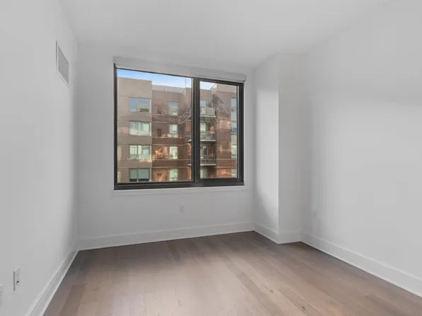 9 Avenue At Port Imperial image 9 of 23