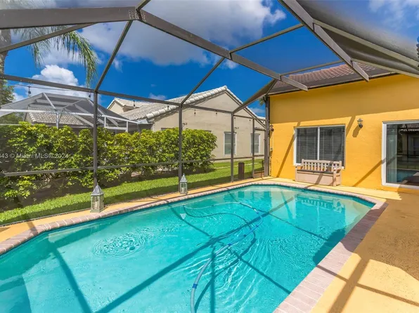451 NW 190th Ave, Hollywood, FL 33029