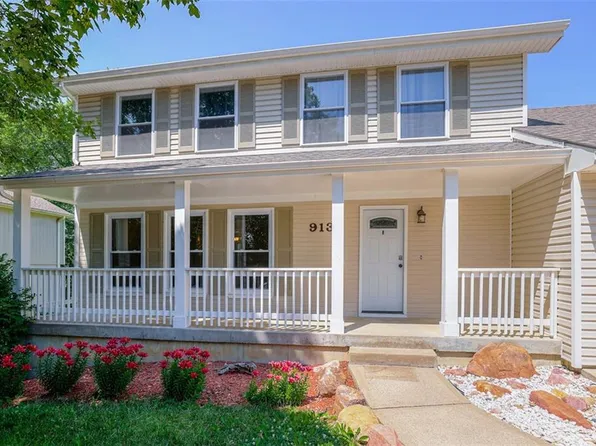 913 Stonecrest Dr, Lansing, KS 66043