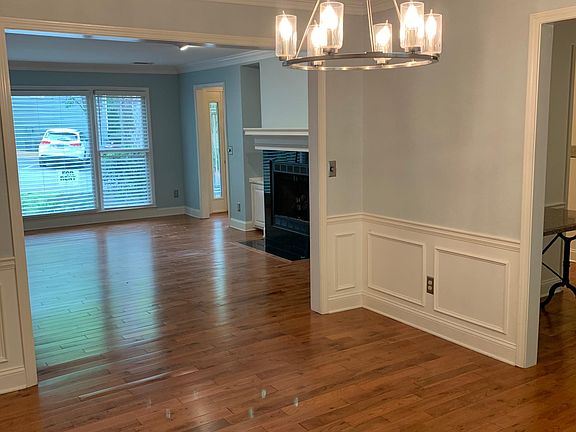 3rd image of 2028 Eagle Glen Rd