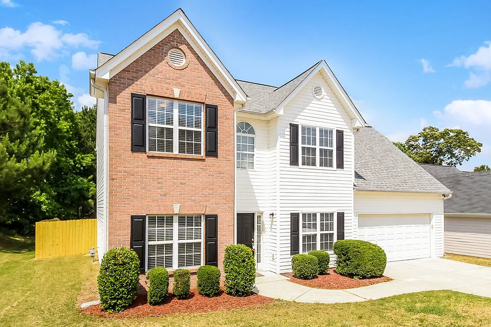 4 bed, 2.5 bath, 2219 sqft, $2,295 — Photo 4