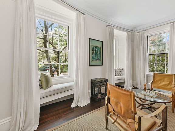 5th image of 17 Farrar St #17