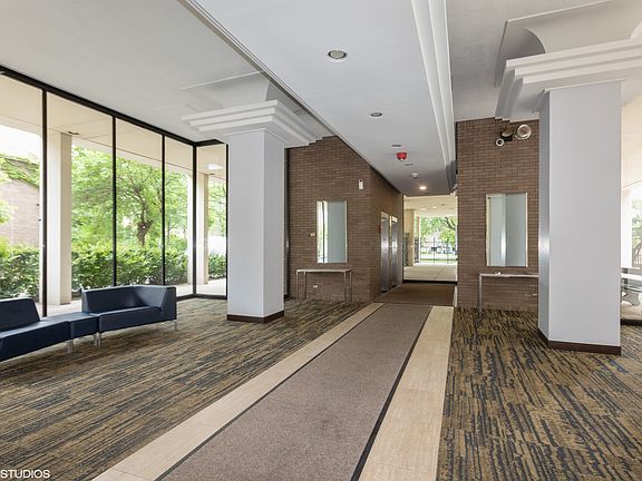 2nd image of 1400 E 55th Pl #1009S